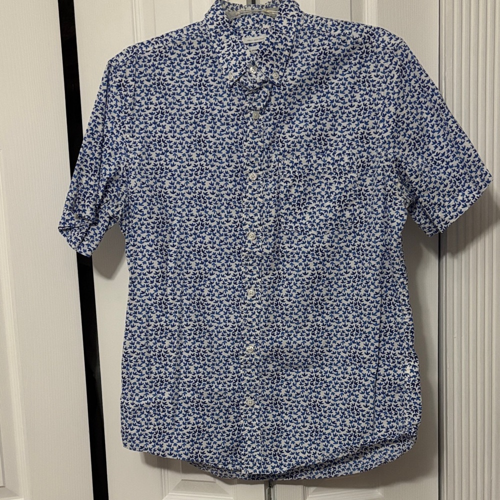 Old Navy Blue and White Patterned Button Down Shirt